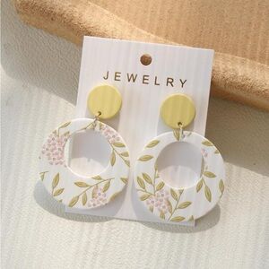 Floral White and Yellow Earrings hollow out circle 2 for 25